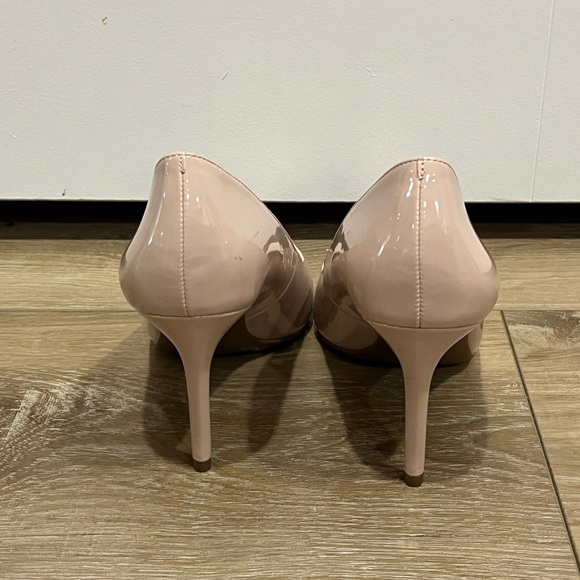 Classic Pinkish Nude Pumps - Picture 4 of 9